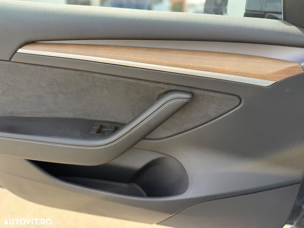 Tesla Model 3 - 16