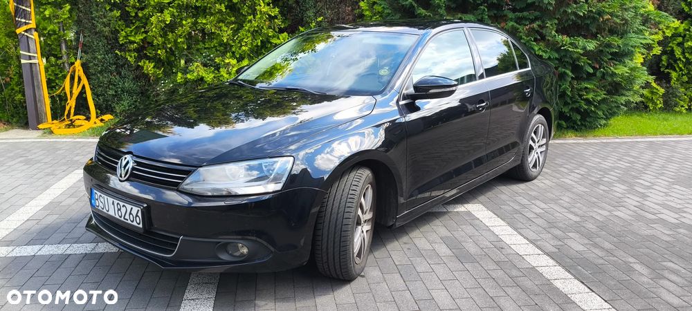 Volkswagen Jetta 2.0 TDI Highline - 1