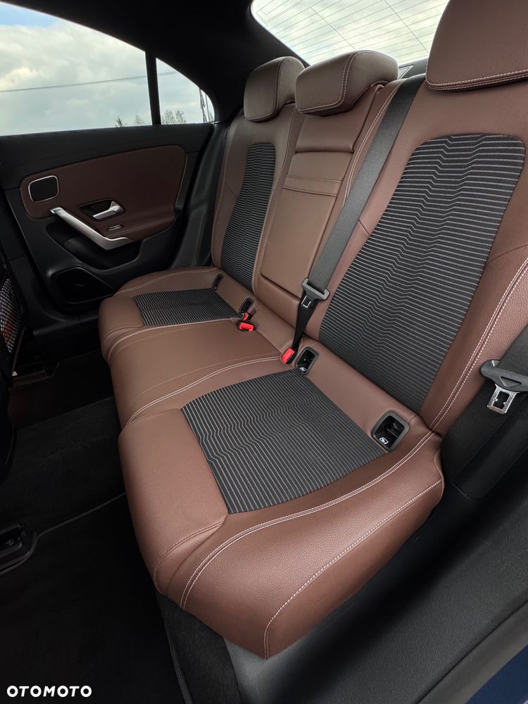 Mercedes-Benz CLA 220 4-Matic 7G-DCT - 7