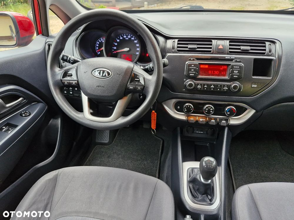 Kia Rio 1.4 Fifa World Cup Edition - 10