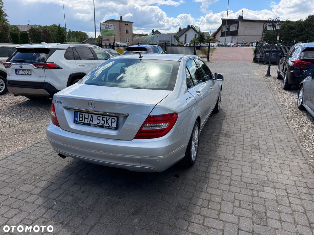 Mercedes-Benz Klasa C 180 CGI BlueEff Avantgarde - 38