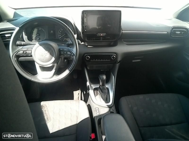 Toyota Yaris - 10