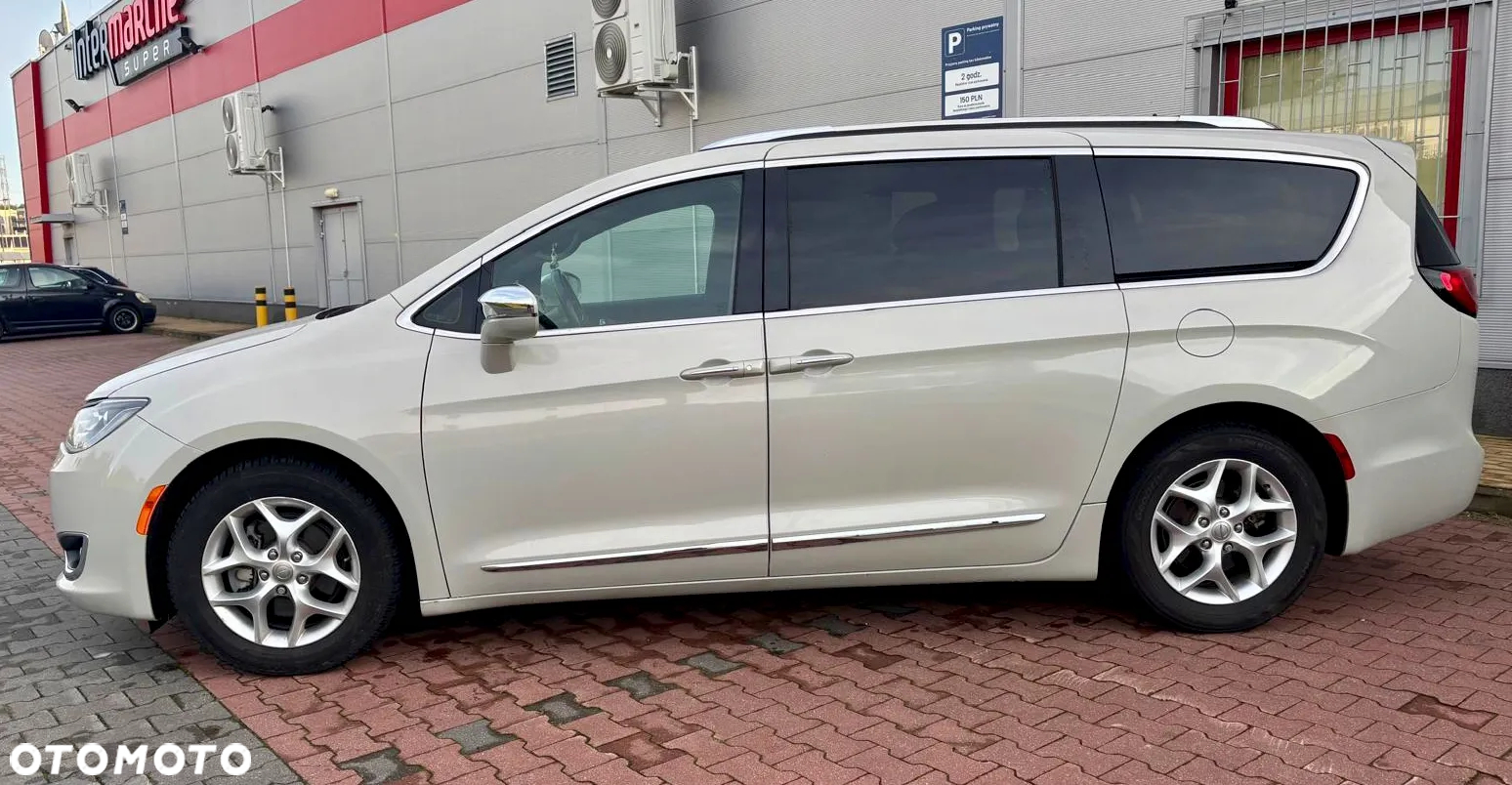 Chrysler Pacifica - 6
