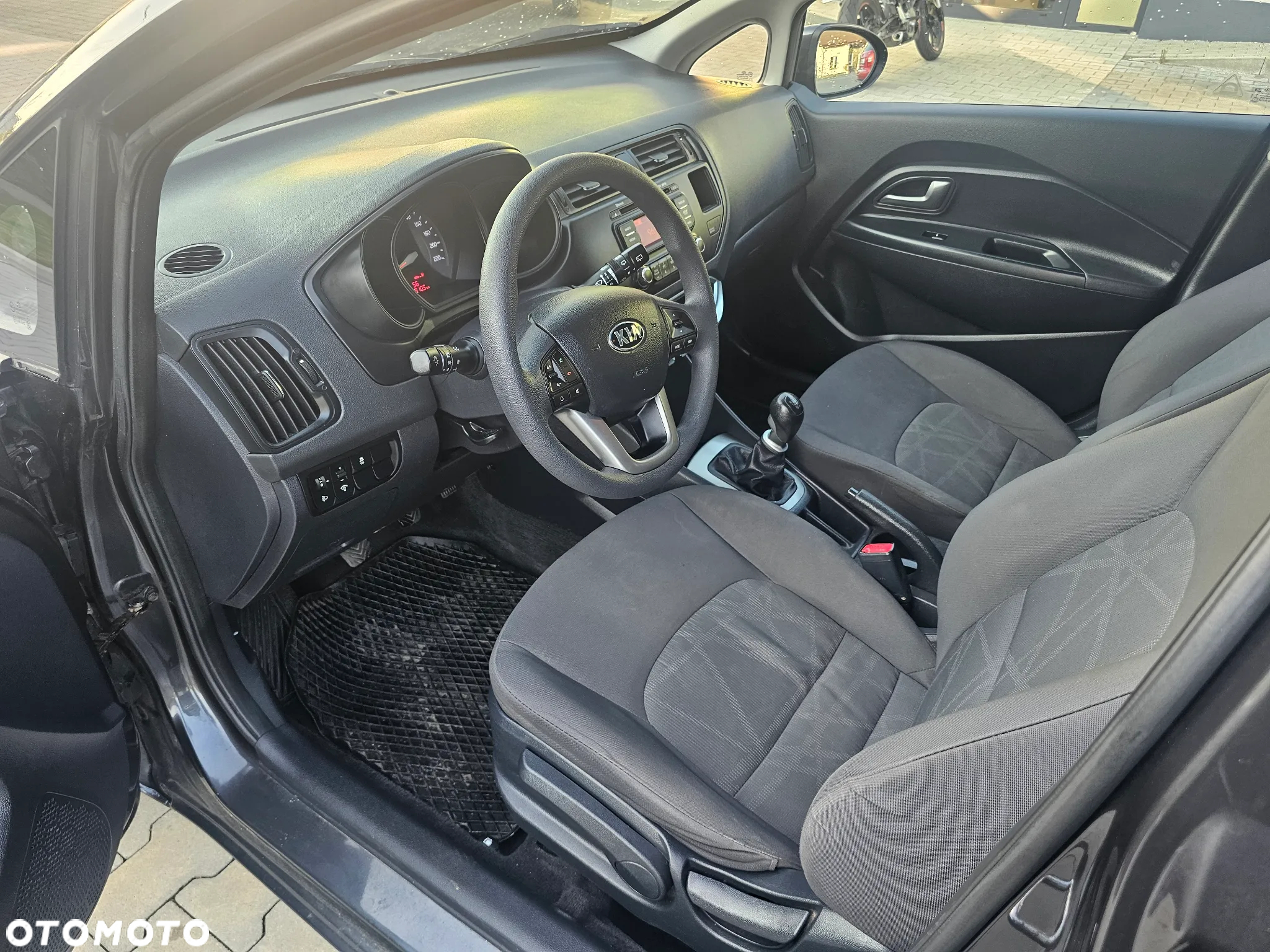 Kia Rio 1.1 CRDI Dream Team Edition - 8