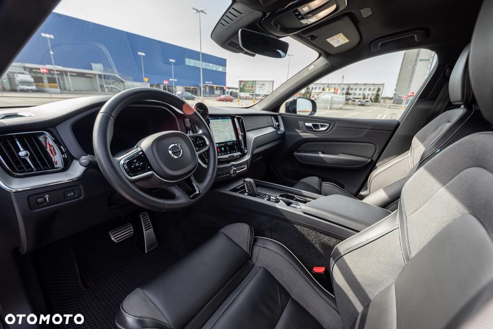 Volvo XC 60 B5 B AWD Plus Dark - 11