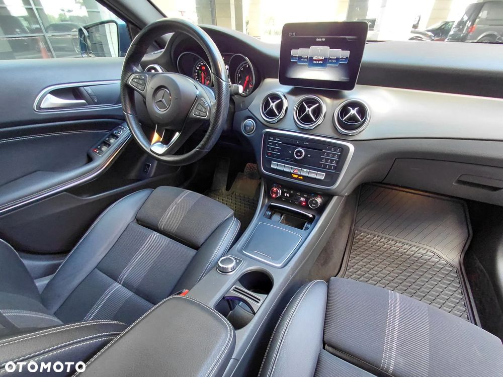 Mercedes-Benz GLA 200 7G-DCT Urban - 16
