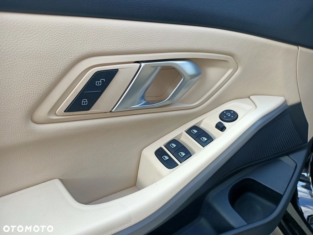 BMW Seria 3 318i Advantage - 21