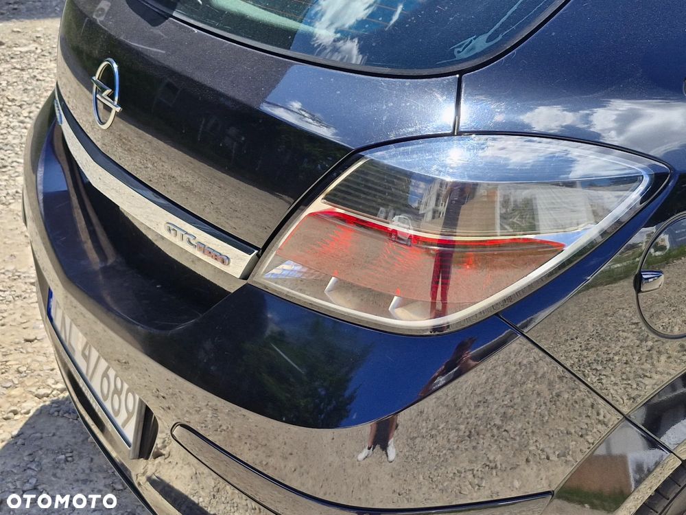 Opel Astra III GTC 2.0 T Cosmo - 11