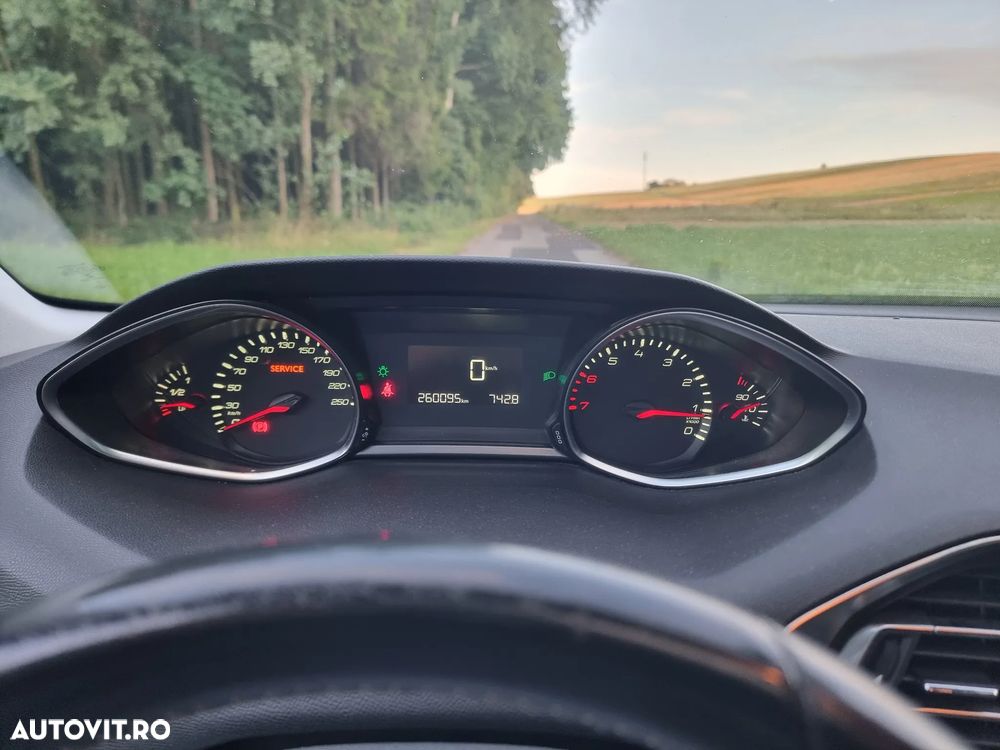 Peugeot 308 1.2 L PureTech Turbo Access - 11