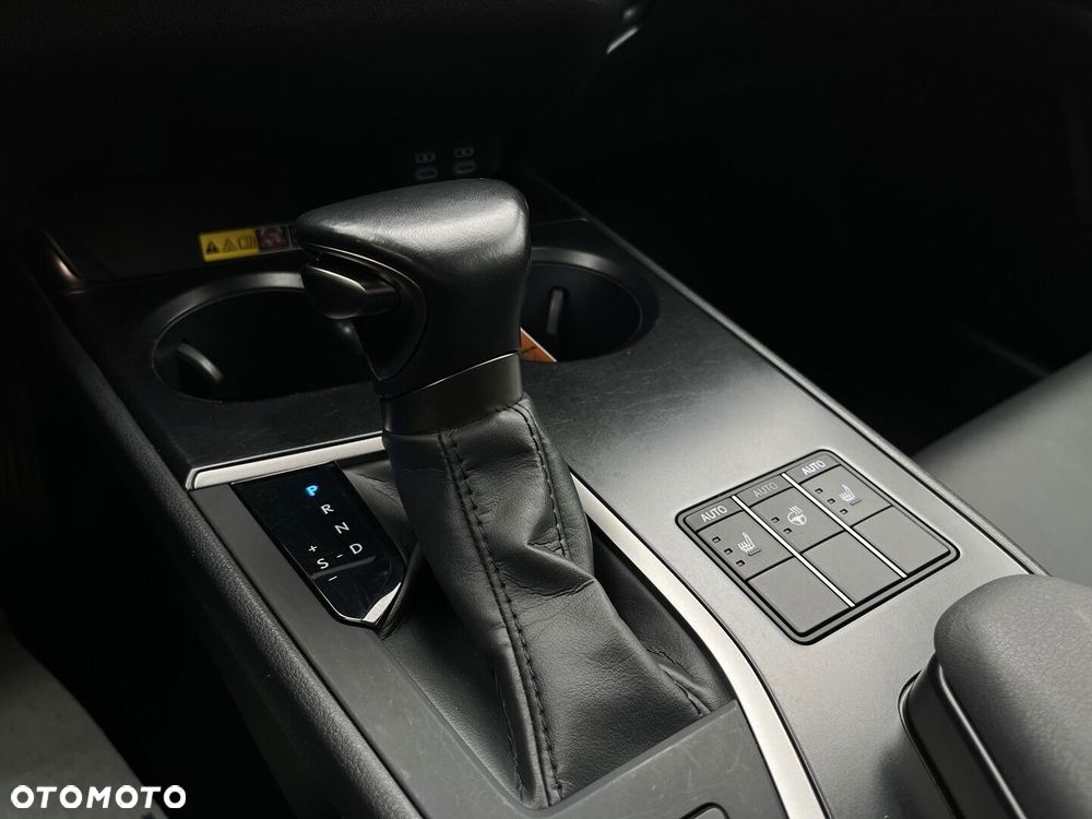Lexus UX 2023