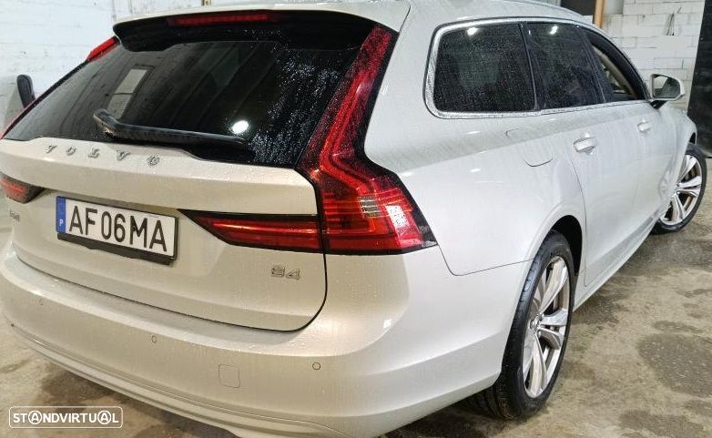 Volvo V90 2.0 B4 Momentum Plus Geartronic - 3