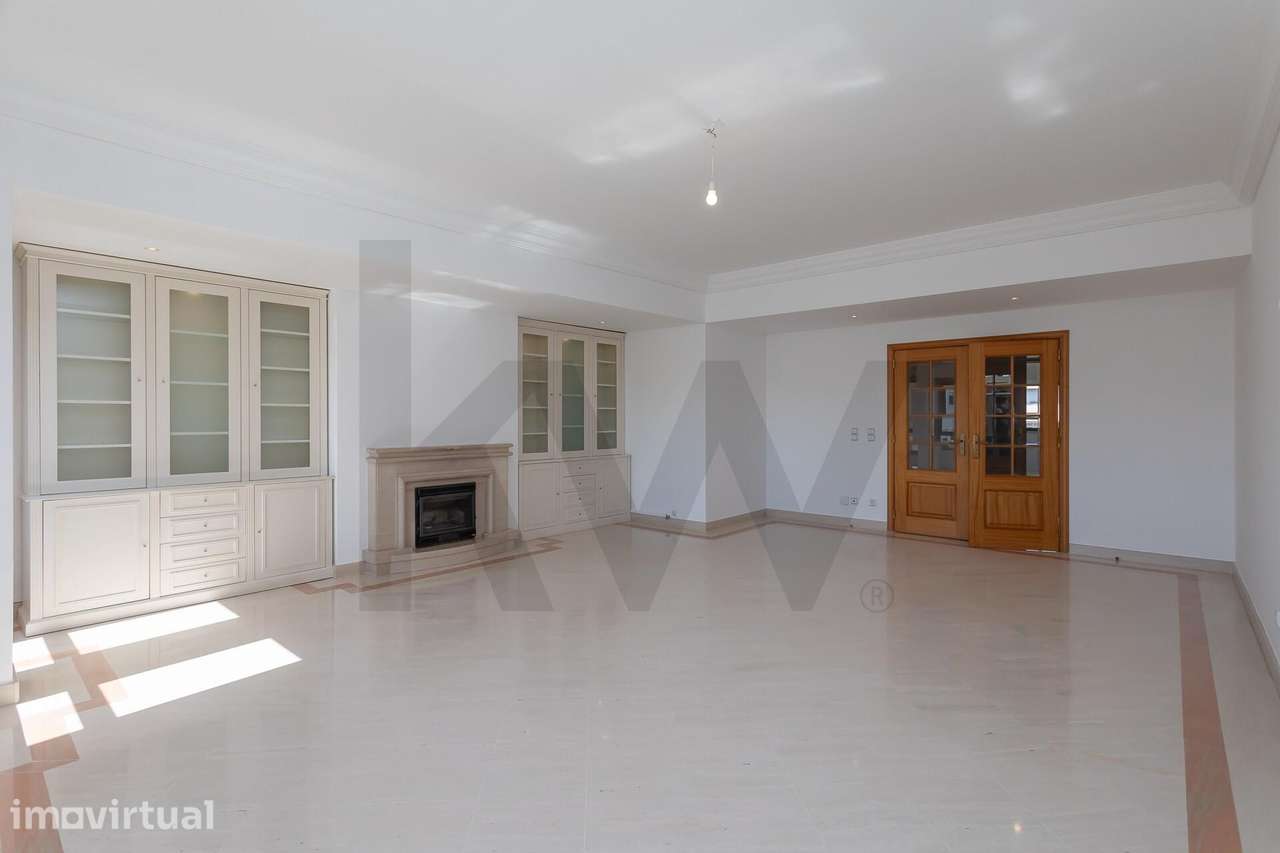 Arrendamento Apartamento T4 com 244m2, Varandas, Arrecadação e Garagem - Grande imagem: 5/52