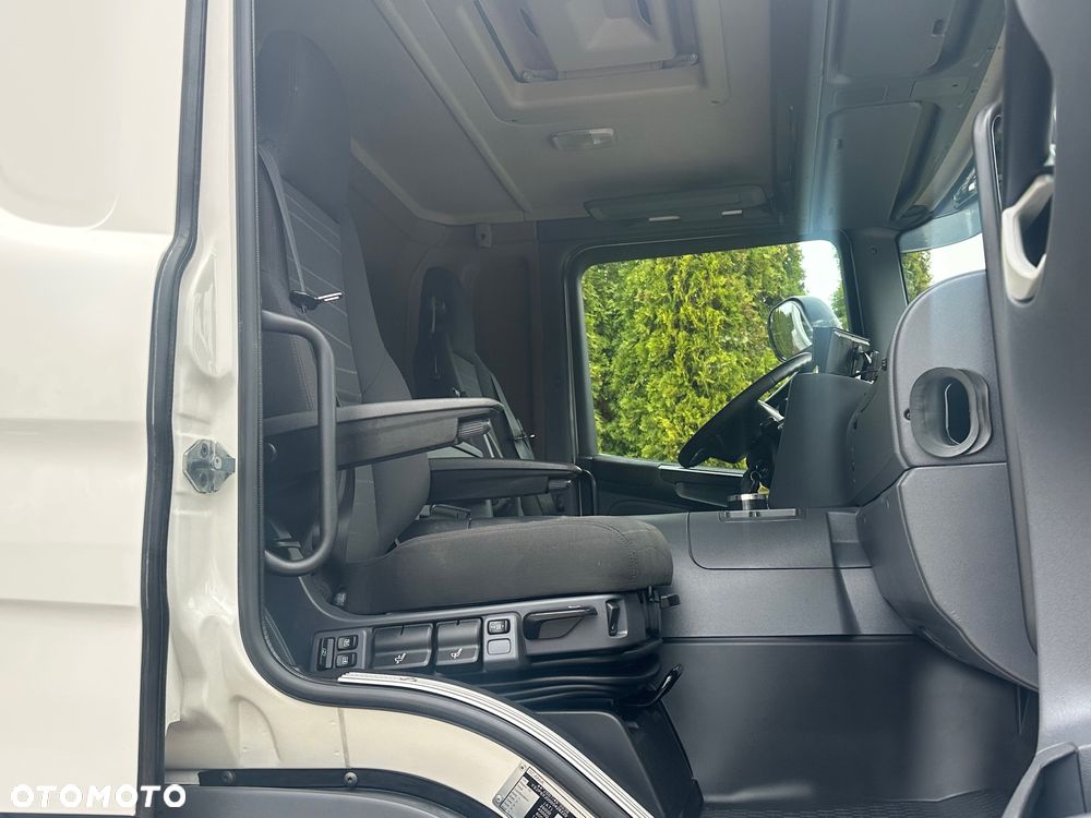 Scania / P360 / 6X2 / CHŁODNIA 7,7 m / Carrier / WINDA / - 27