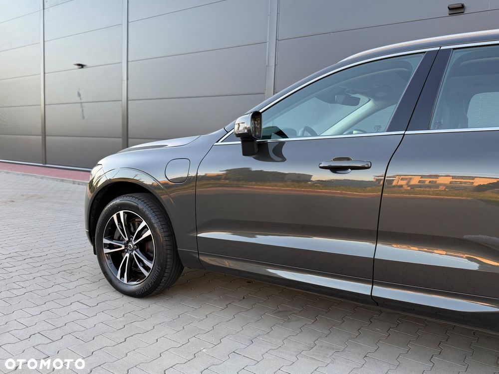Volvo XC 60 T8 Twin Engine AWD Geartronic Momentum - 32