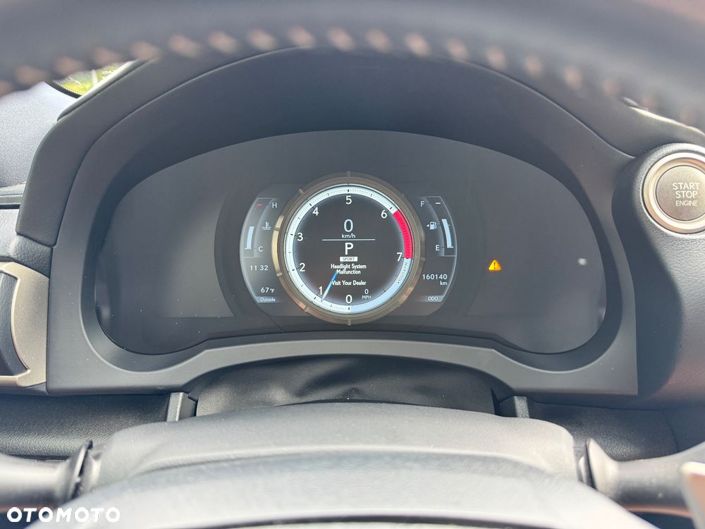 Lexus IS 200t / 300 F Sport - 11