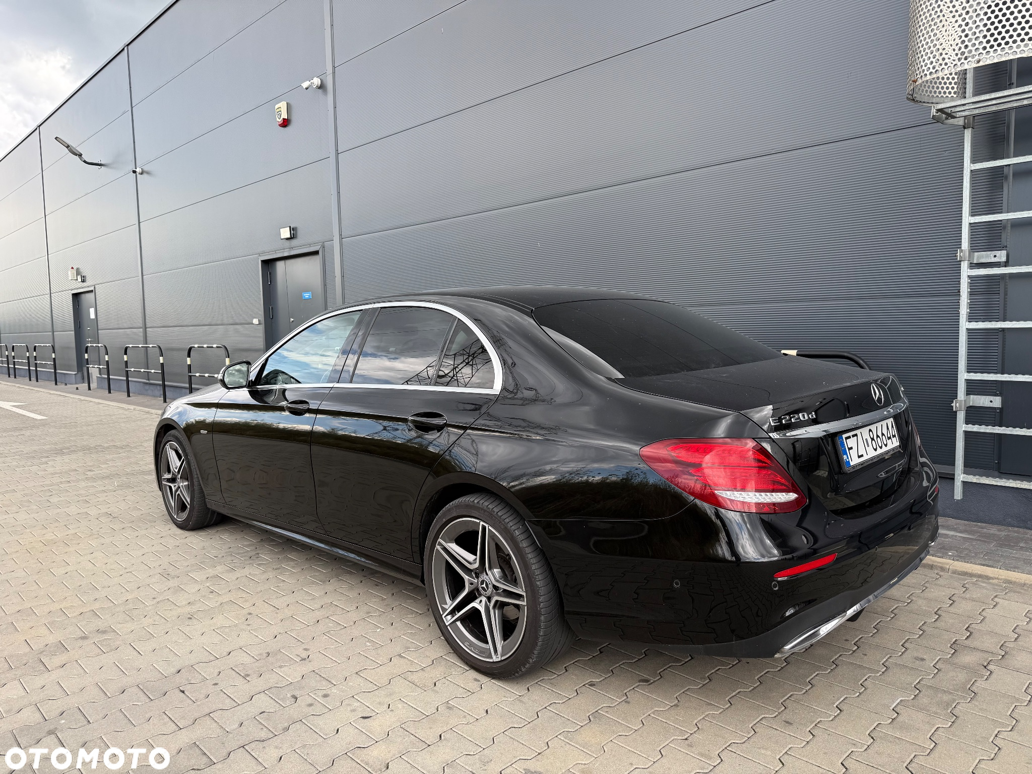 Mercedes-Benz Klasa E 220 d 4-Matic 9G-TRONIC - 9