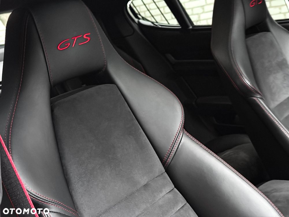 Porsche Panamera GTS PDK - 35