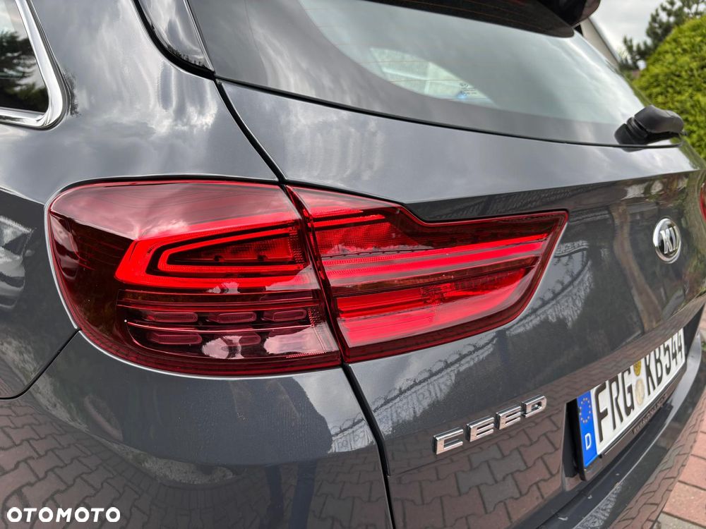 Kia Ceed 1.6 CRDi (48V Mild-Hybrid) DCT7 Platinum - 19