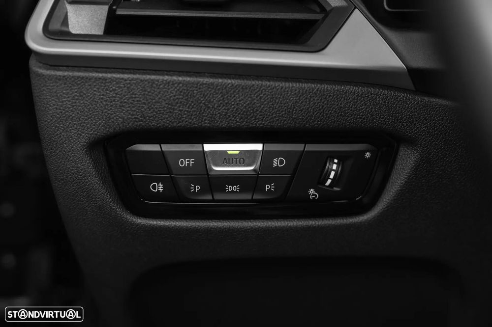 BMW 318 d Aut. Sport Line - 32