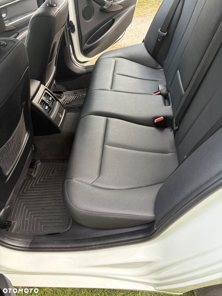 BMW Seria 3 320i xDrive Luxury Line - 9