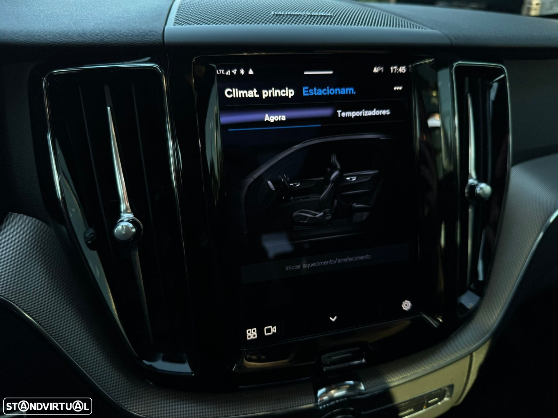 Volvo XC 60 2.0 T6 PHEV R-Design AWD - 46