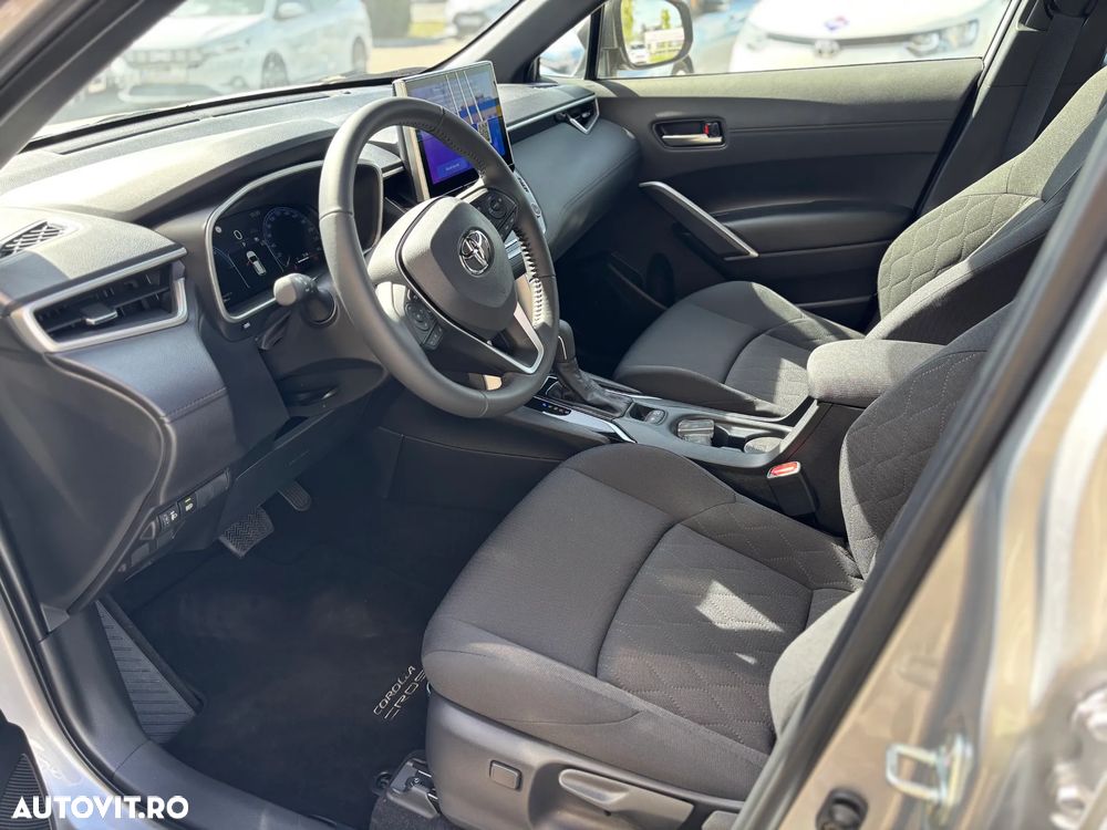 Toyota Corolla Cross - 12