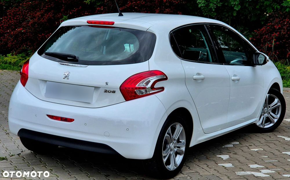 Peugeot 208 - 16