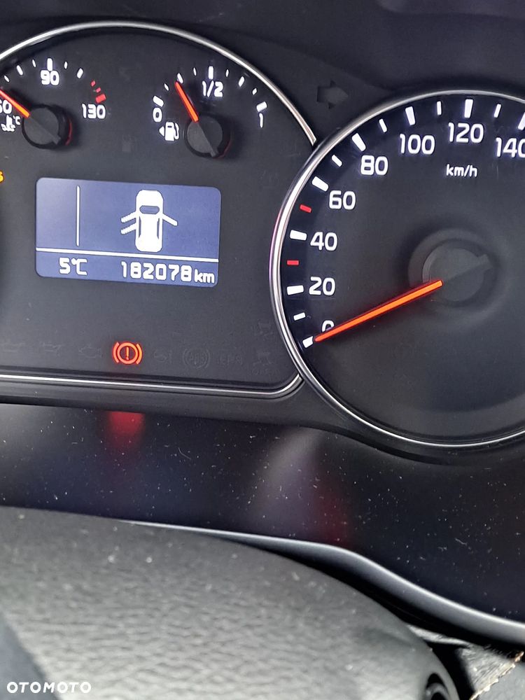 Kia Carens 1.7 CRDi M 7os - 16