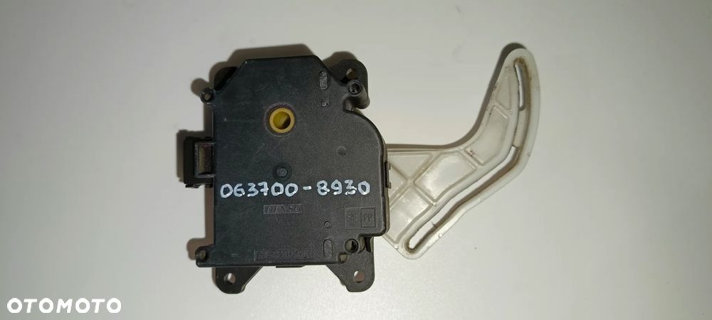 SILNICZEK NAGRZEWNICY STEROWNIK NASTAWNIK KLAP OGRZEWANIA TOYOTA COROLLA VERSO AVENSIS T25 COROLLA E12 0637008930 - 3