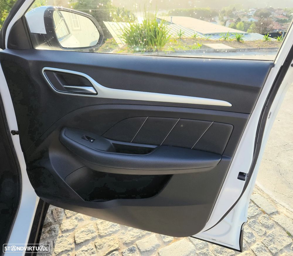 MG ZS EV 44.5 kWh Luxury - 17