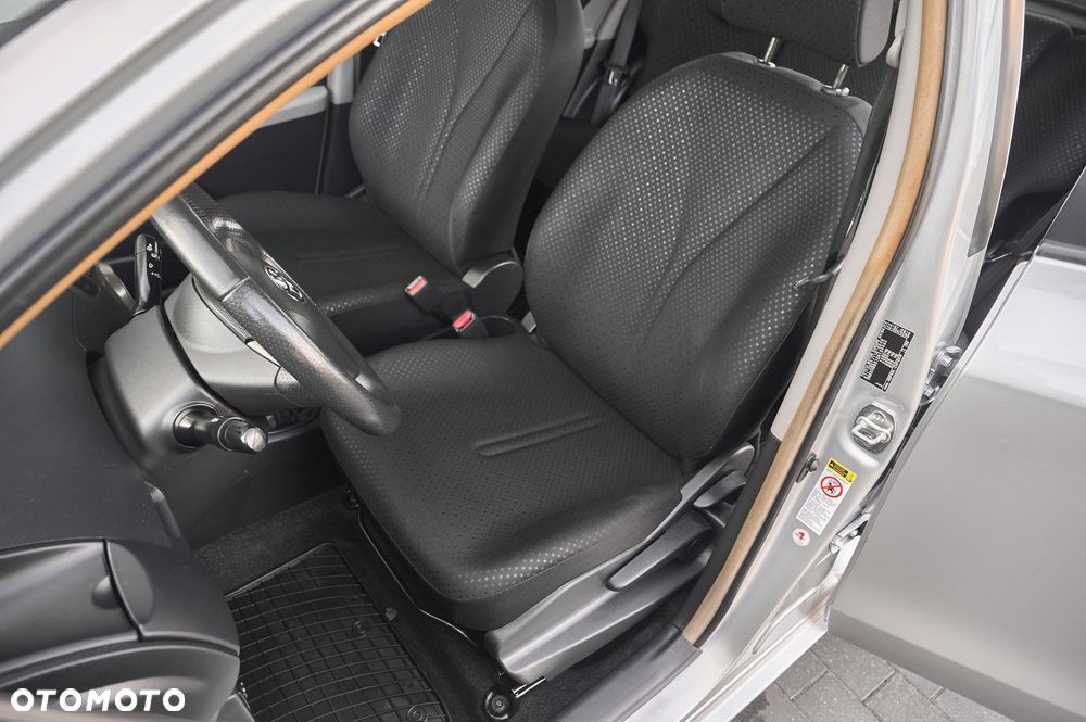 Toyota Yaris 1.33 VVT-i Sol - 29