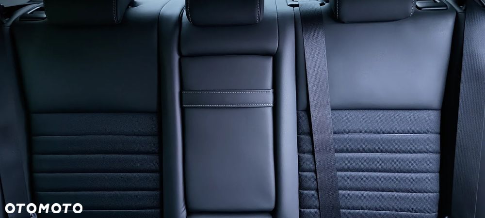 Lexus IS 300h Black - 5