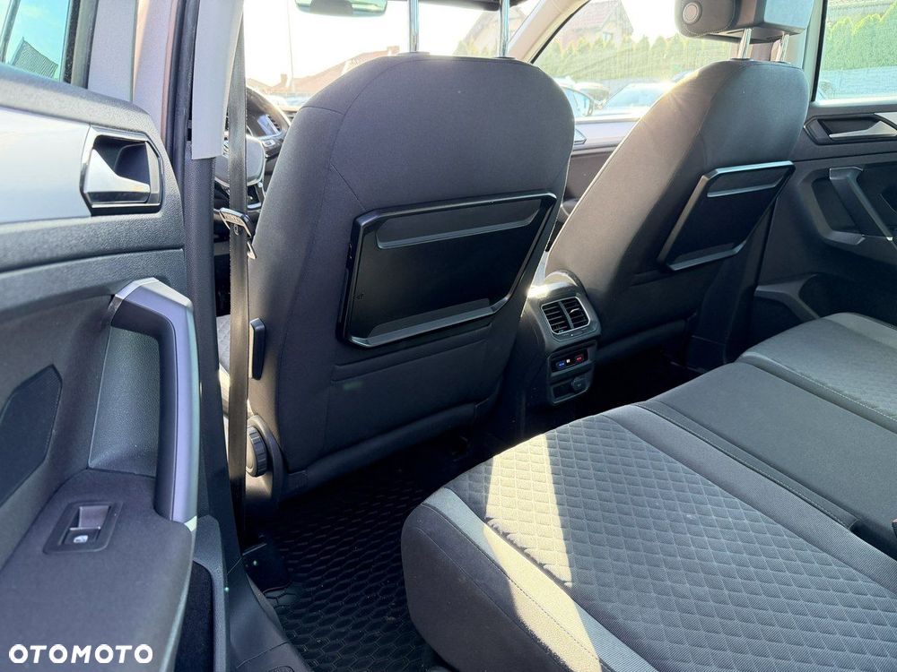 Volkswagen Tiguan - 12