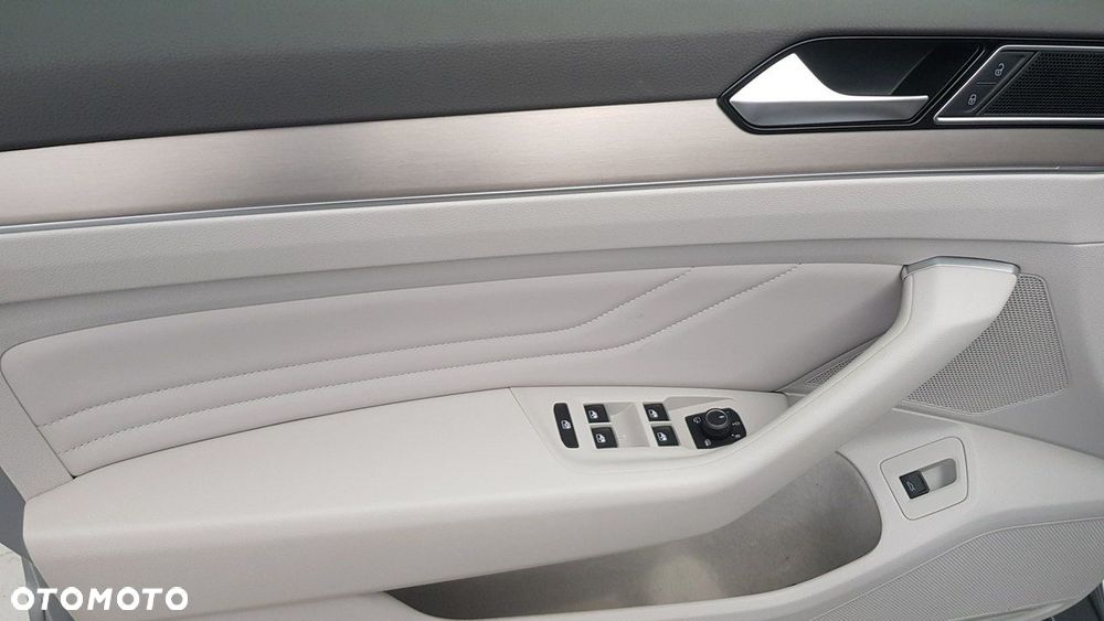 Volkswagen Passat - 19