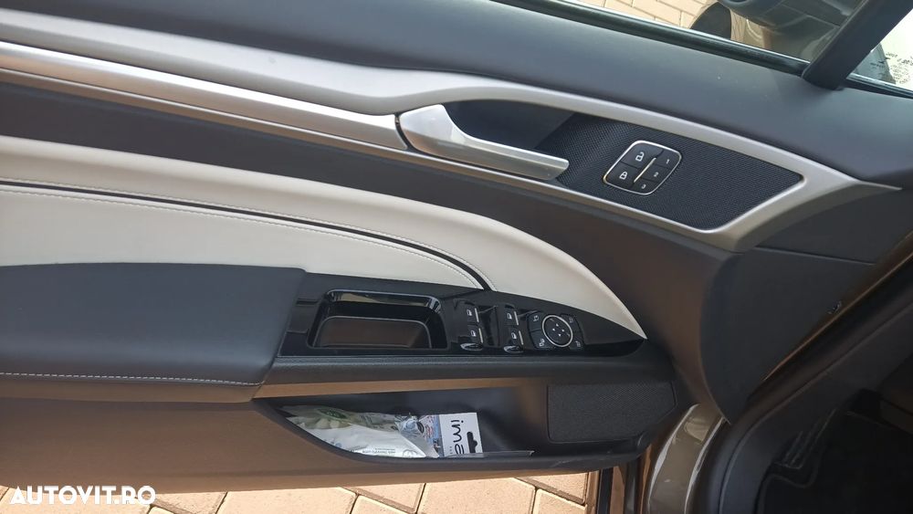 Ford Mondeo 2.0 HEV Vignale - 12