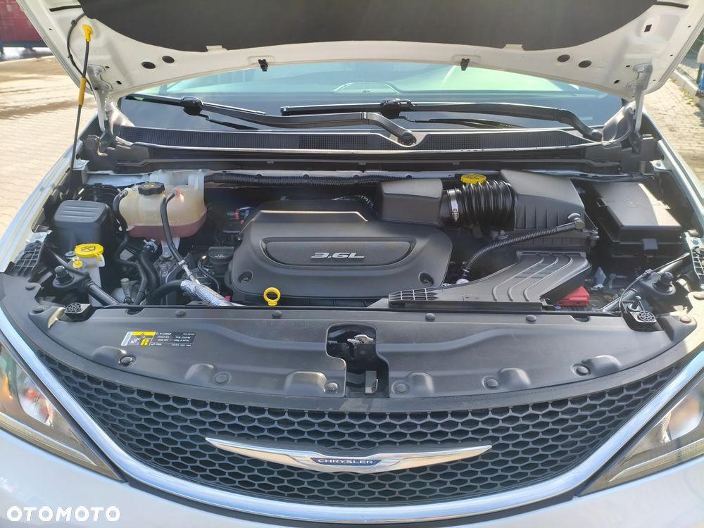 Chrysler Pacifica - 27