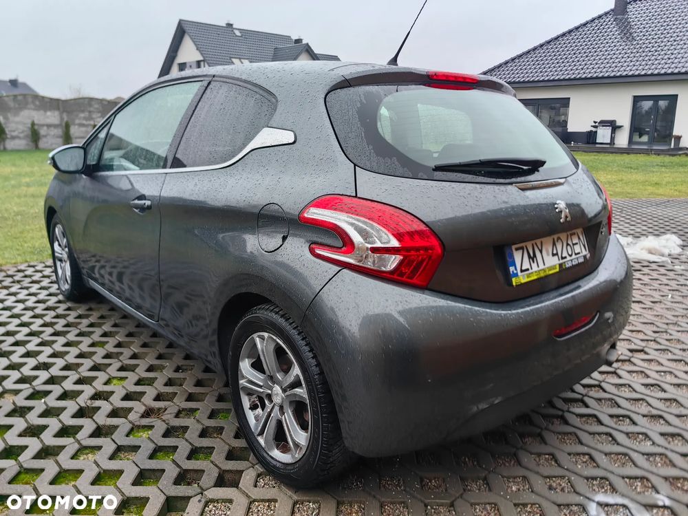 Peugeot 208 - 4