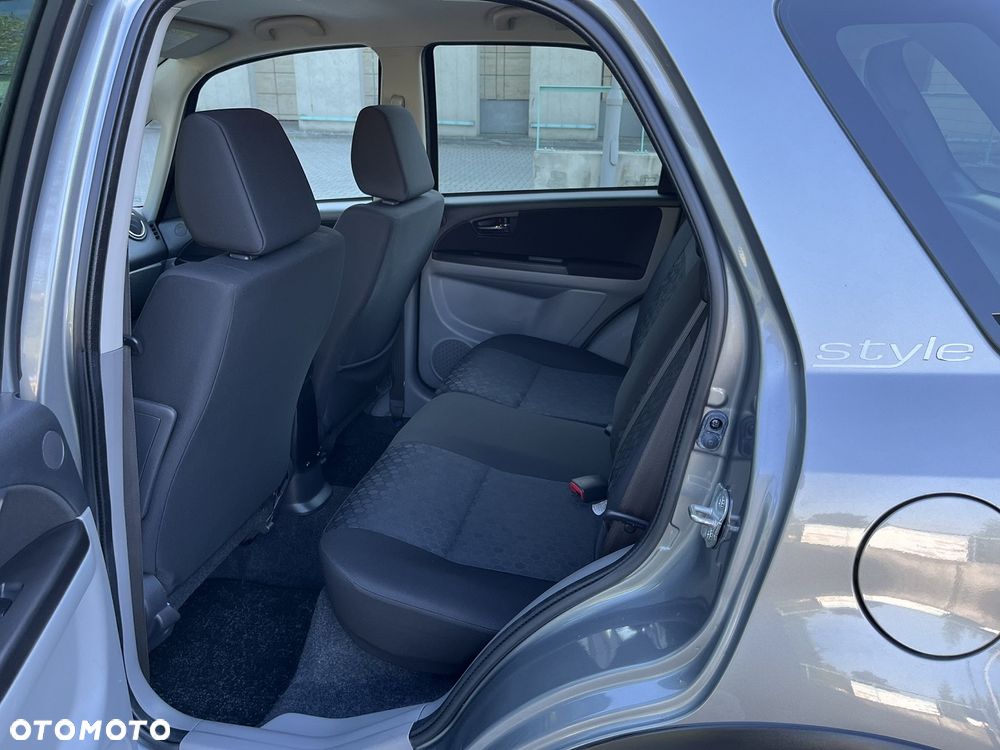 Suzuki SX4 Classic 1.6 VVT 4x4 Style - 13