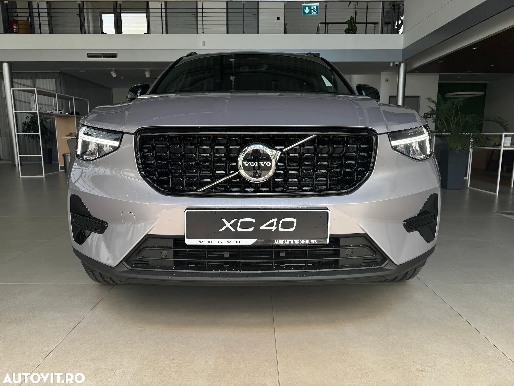 Volvo XC 40 B3 AT FWD MHEV Plus Dark - 3