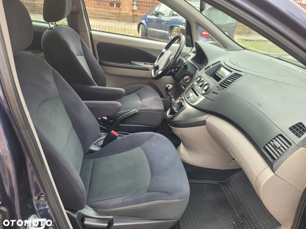 Mitsubishi Grandis 2.0 DI-D 7-Sitzer 30 Jahre - 24