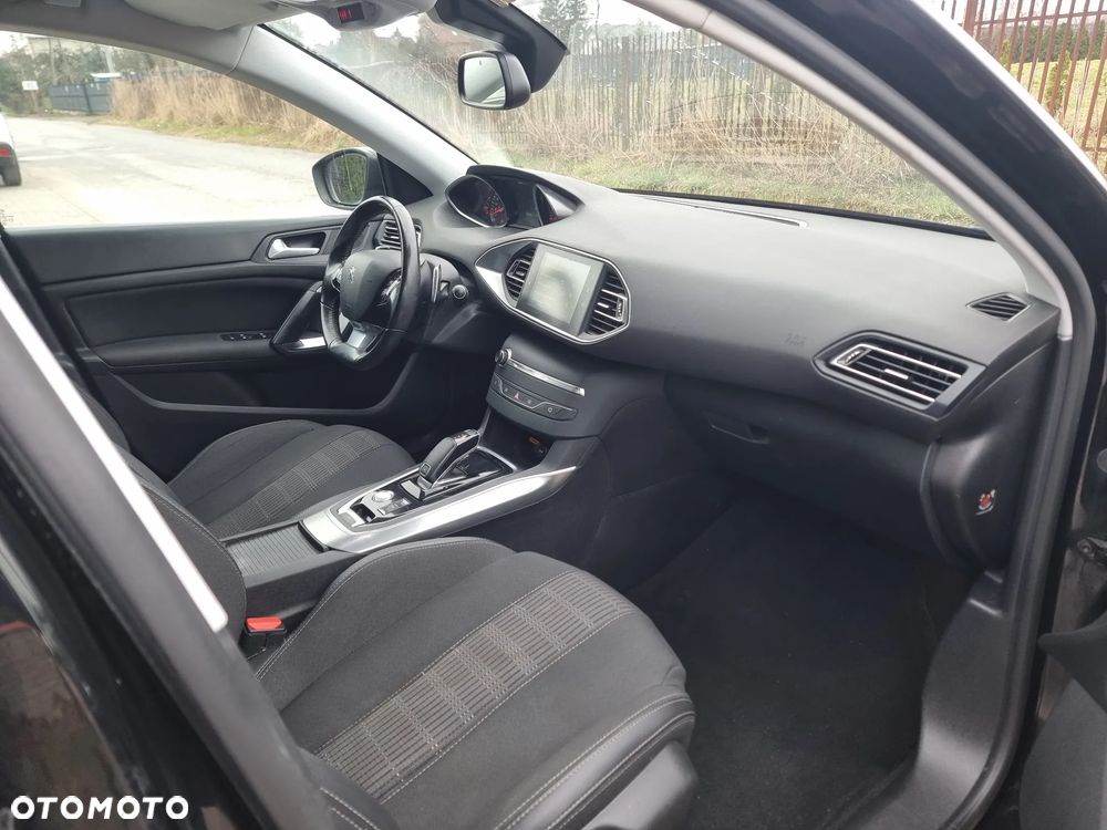 Peugeot 308 BlueHDi 130 EAT6 Stop & Start Allure Business-Paket - 12