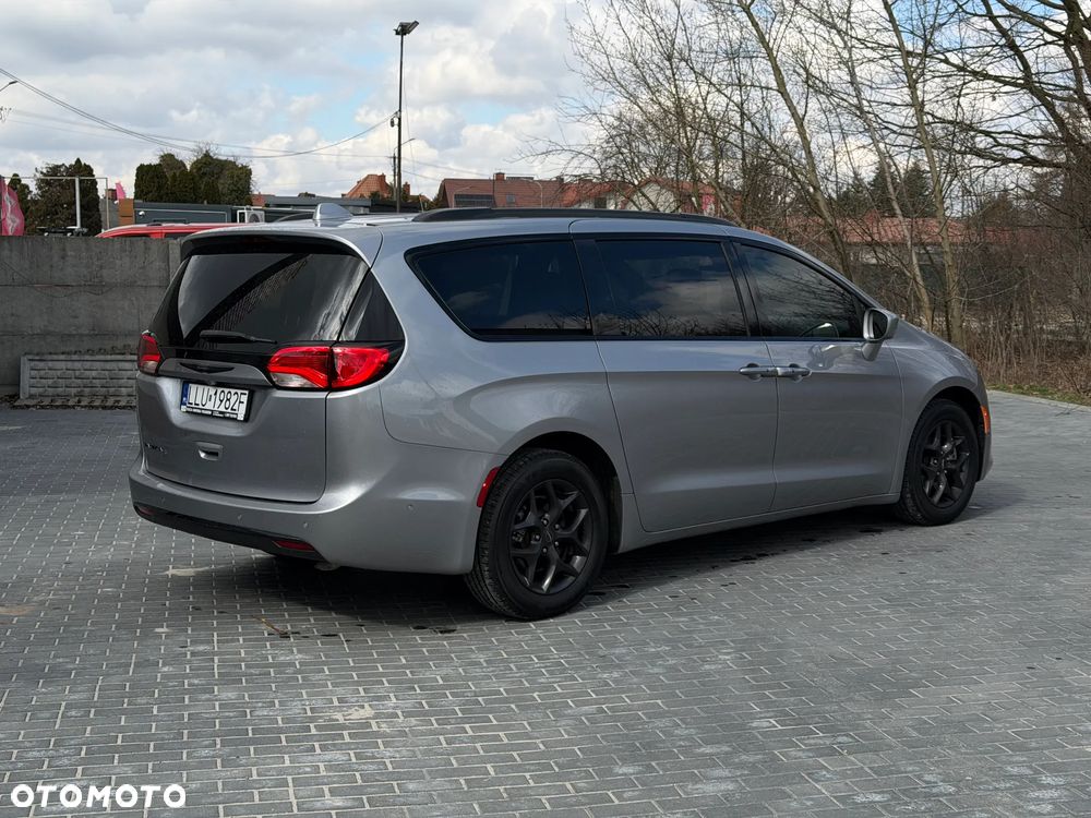 Chrysler Pacifica - 5