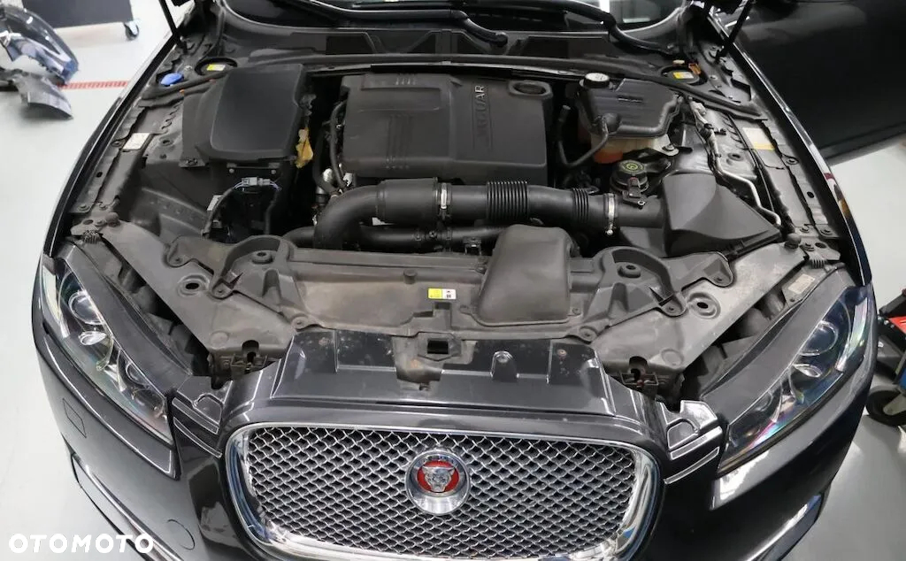 Jaguar XF 2.2 D Luxury - 8