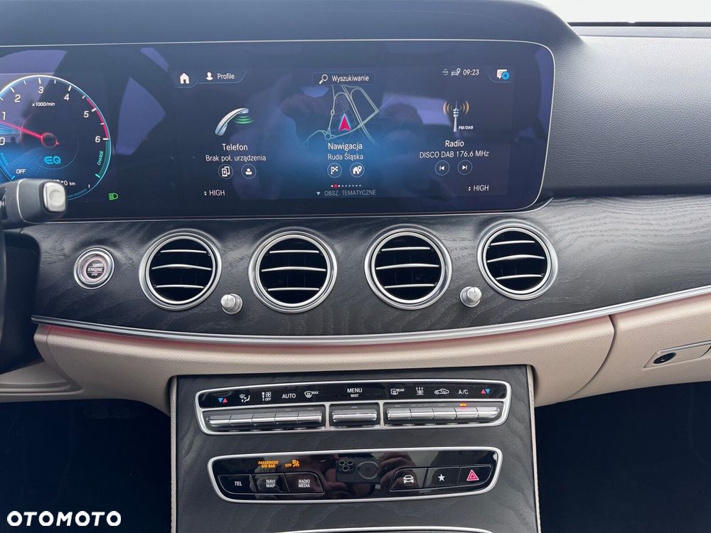 Mercedes-Benz Klasa E 300 de Exclusive - 22