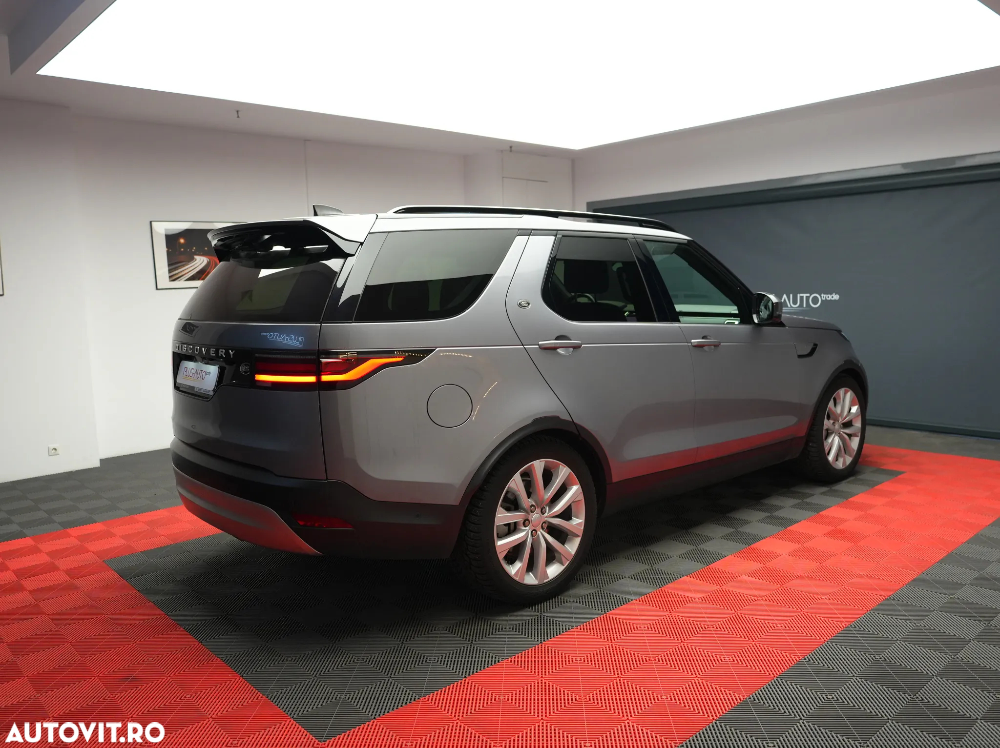 Land Rover Discovery 3.0 D250 MHEV SE - 3