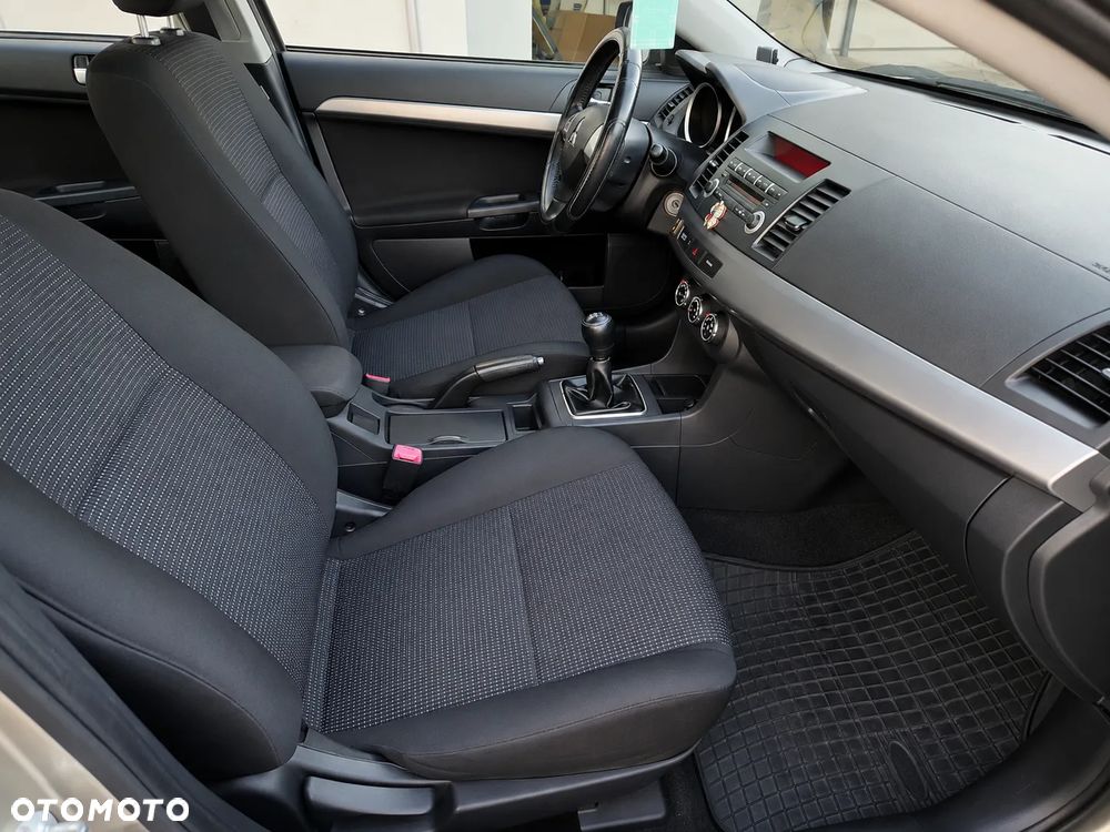 Mitsubishi Lancer 1.6 Invite - 8