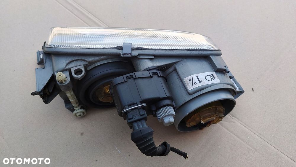 Alfa Romeo GTV Spider lampa prawa.Reflektor. - 9