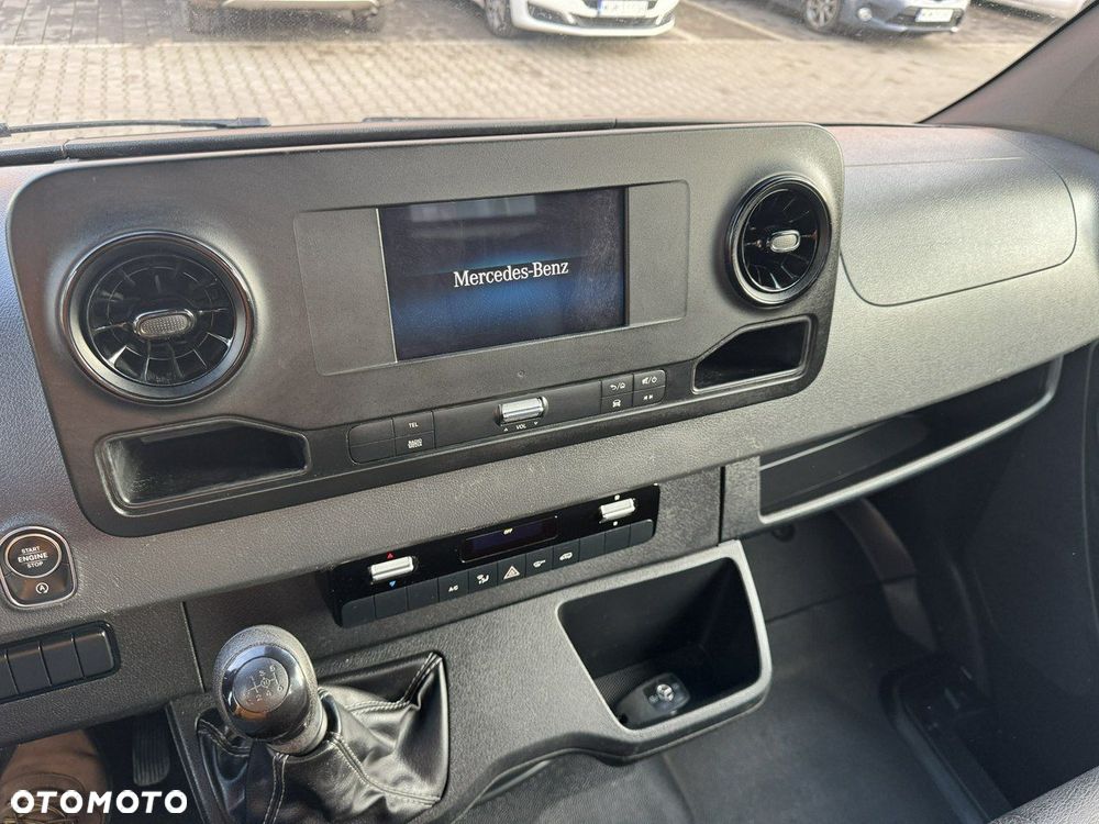 Mercedes-Benz Sprinter - 11