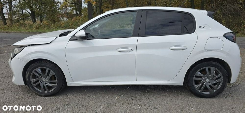 Peugeot 208 - 3