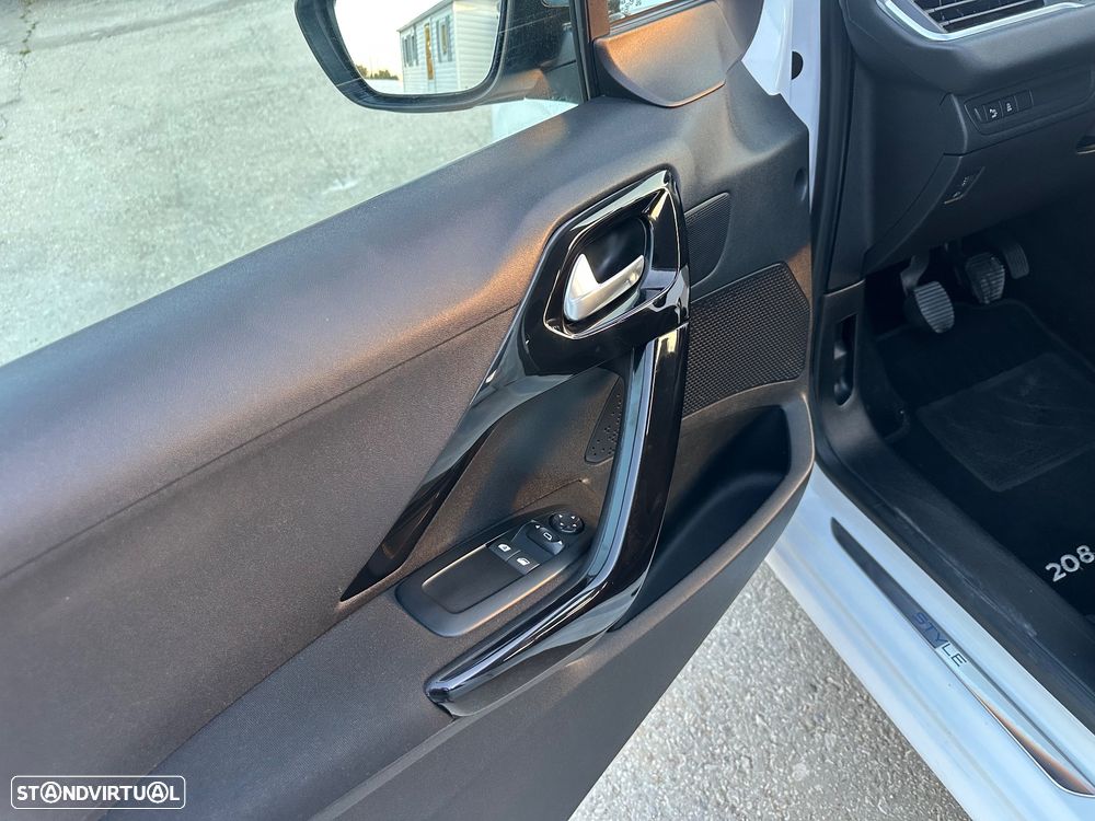 Peugeot 208 1.6 BlueHDi Style - 43